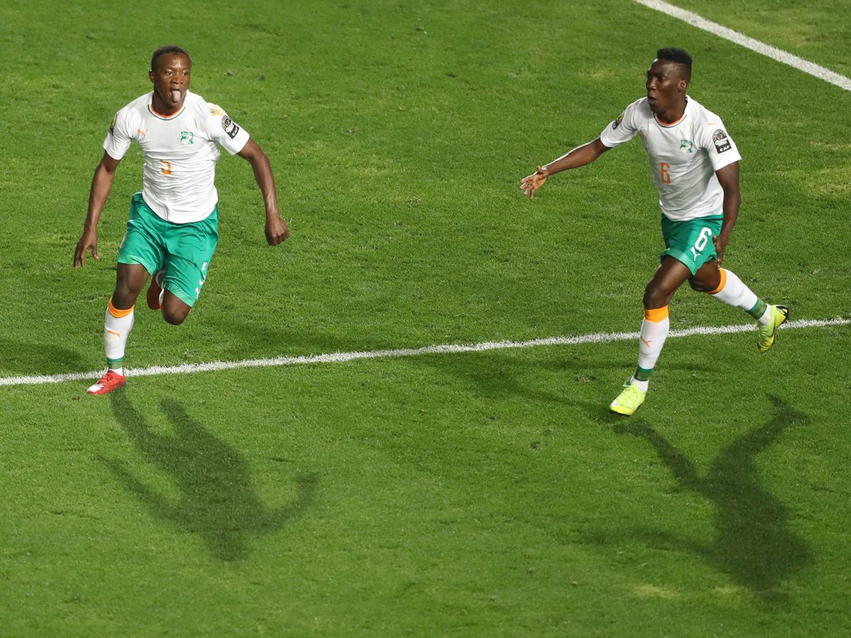 Foto: Aboubacar Doumbia marca para Costa de Marfil en la Copa de África sub-23. (Mohamed Abd El Ghany/Reuters)