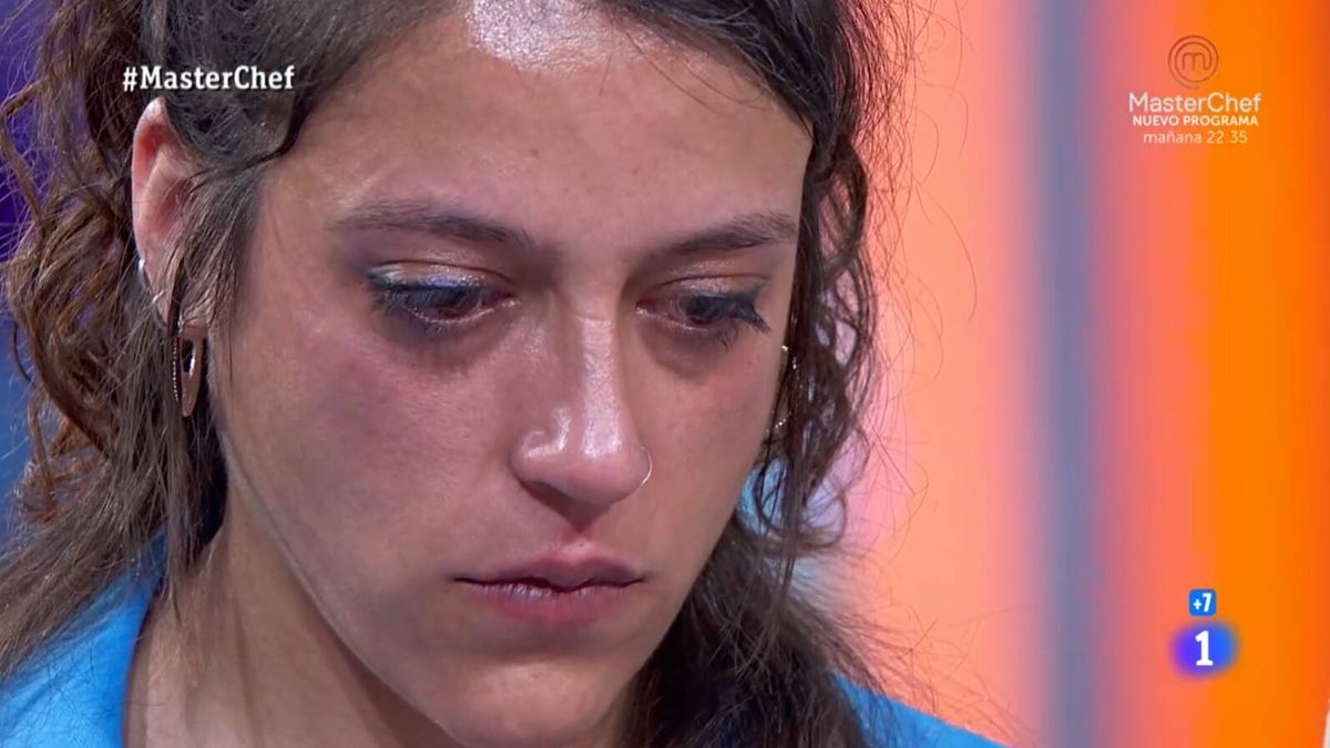 "Más vergüenza me da a mí": Ana termina llorando ante el revés de Jordi Cruz ('MasterChef')