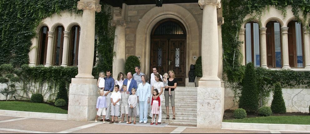La Familia Real, en 2007 en Marivent. (Gtres)