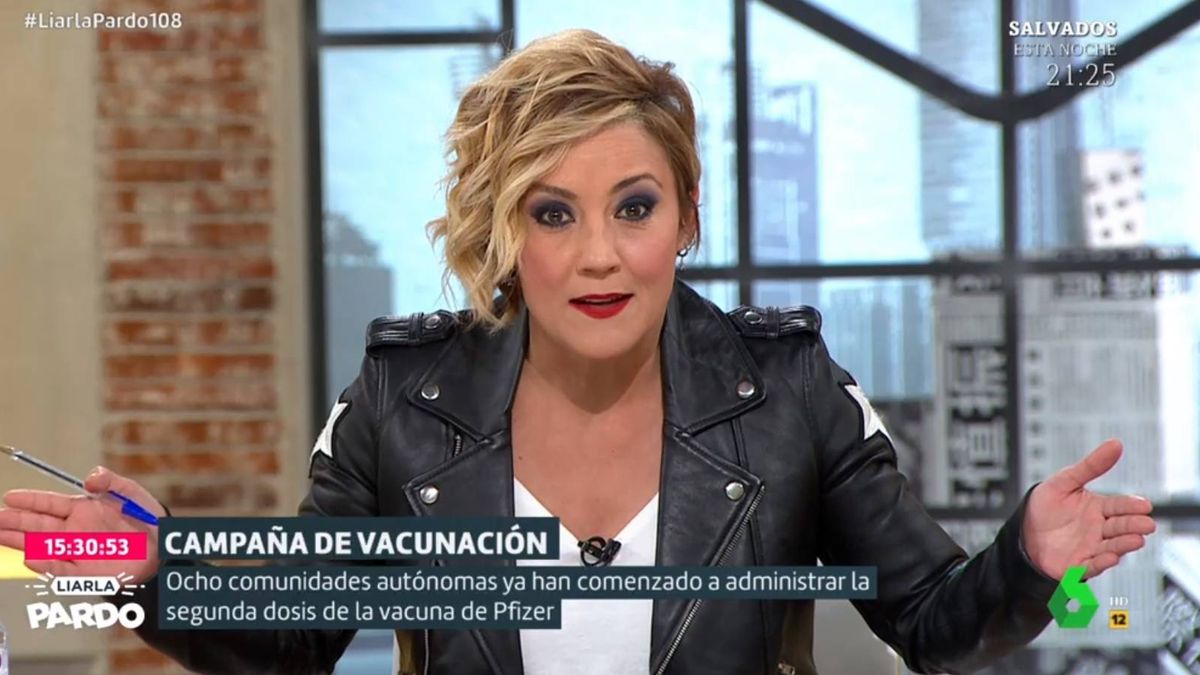 Cristina Pardo machaca a los alcaldes que se han vacunado antes de tiempo