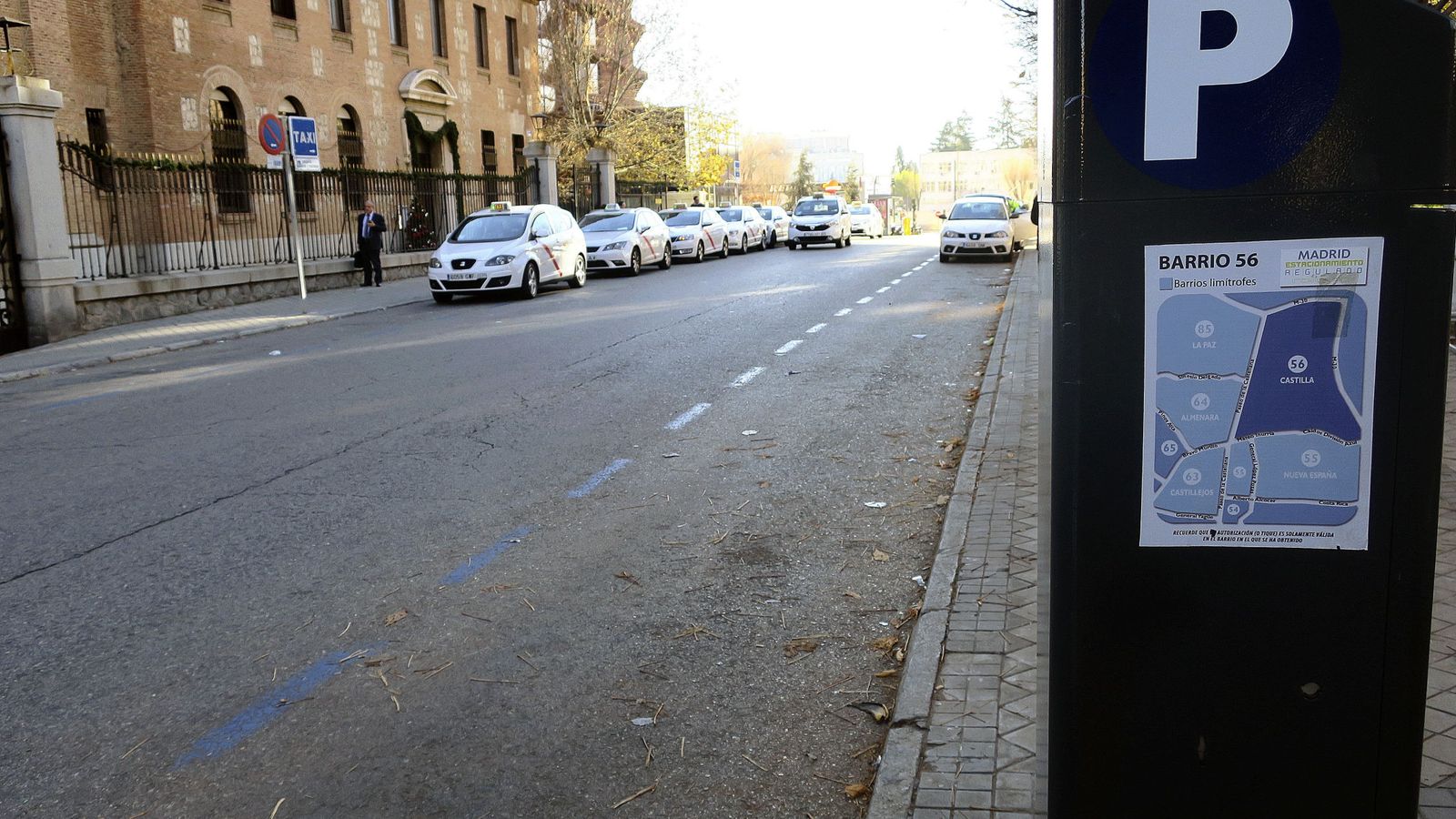 Foto: Vista de la zona azul en la Avenida de Burgos de Madrid (EFE)