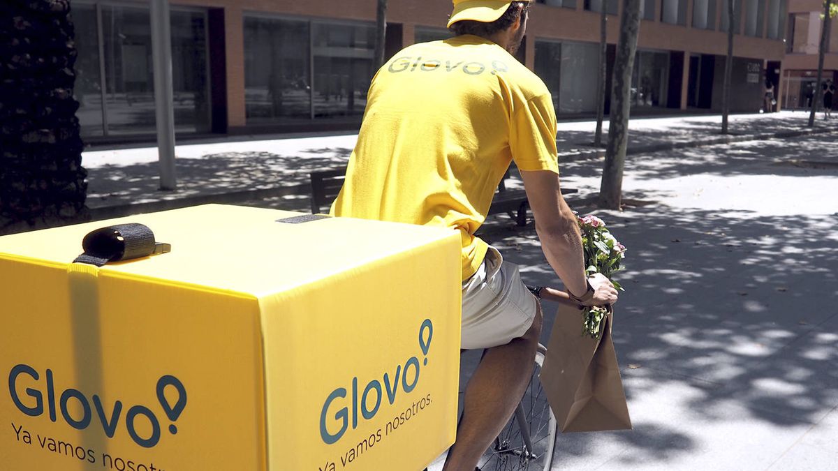 La ley anti-falsos autónomos contra Glovo: obligan a contratar a 200 'riders' en Valencia