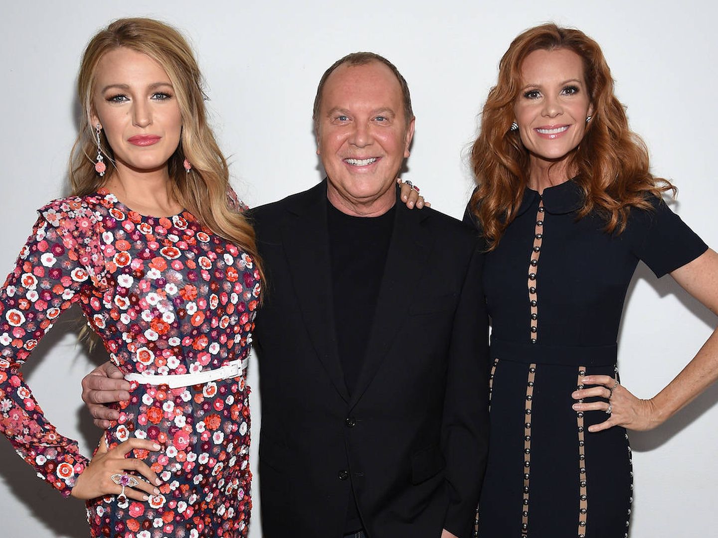 Michael Kors con Blake Lively y su madre (Getty).