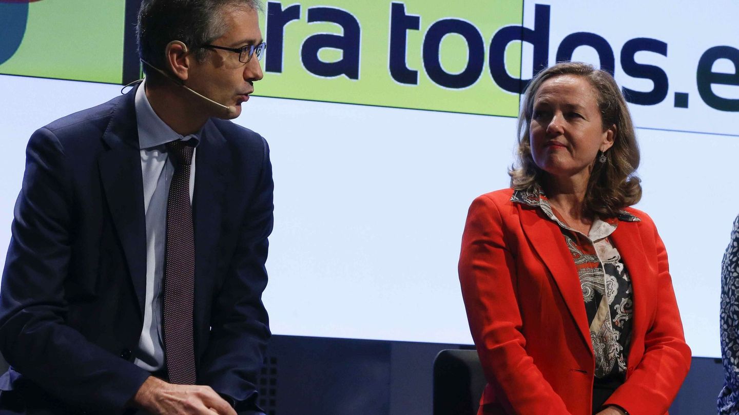 La ministra de Economía, Nadia Calviño, y el gobernador del Banco de España, Pablo Hernández de Cos. (EFE)