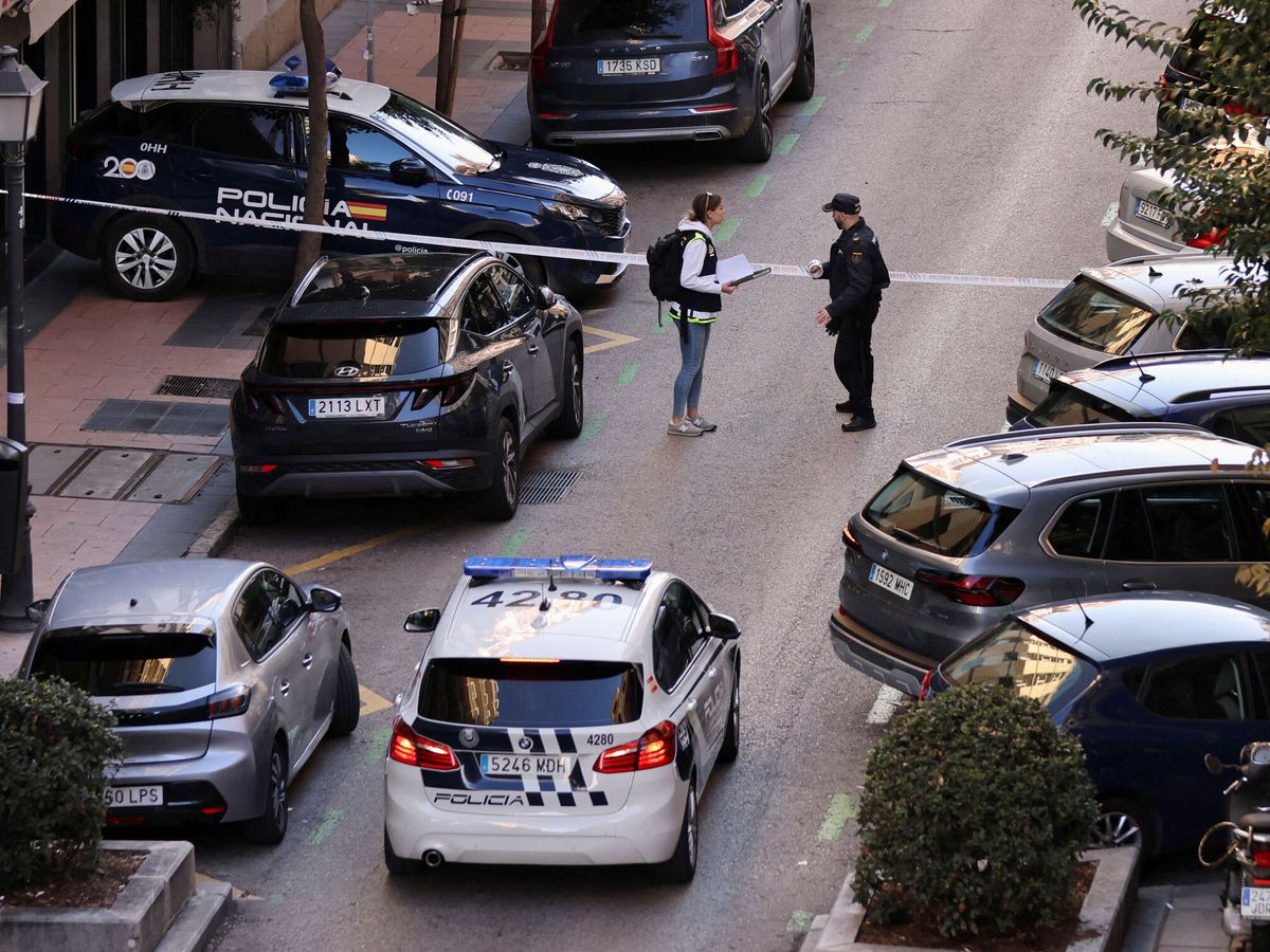 Foto: La Policía en el lugar donde se produjo el ataque. (Reuters/Nacho Doce)