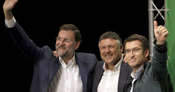 Foto: El presidente del Gobierno, Mariano Rajoy, junto a Telmo Martín y el presidente de Galicia, Núñez Feijóo. (EFE)