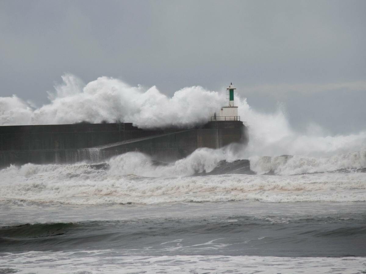 Foto de         El temporal Nelson deja cuatro muertos en Asturias y Tarragona tras ser arrastrados por el mar    