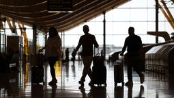 Italia extiende durante otras dos semanas los controles a los viajeros llegados de España