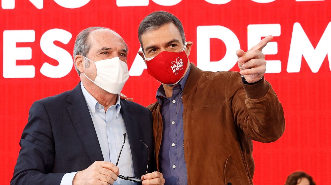 Foto: El presidente del Gobierno, Pedro Sánchez (d), y el candidato socialista a la Comunidad de Madrid, Ángel Gabilondo. (EFE)