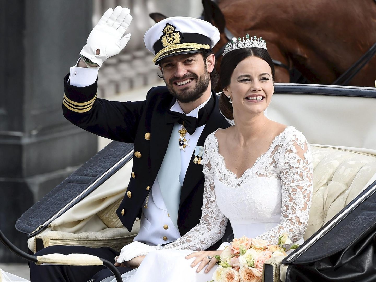 Carlos Felipe y Sofía de Suecia, el día de su boda. (Reuters)