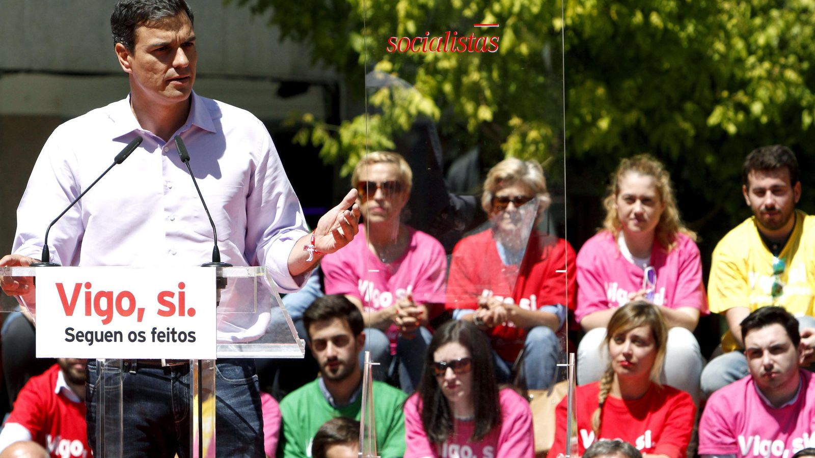Foto: El secretario general del PSOE, Pedro Sánchez, durante su intervención en un mitin en Vigo. (EFE)