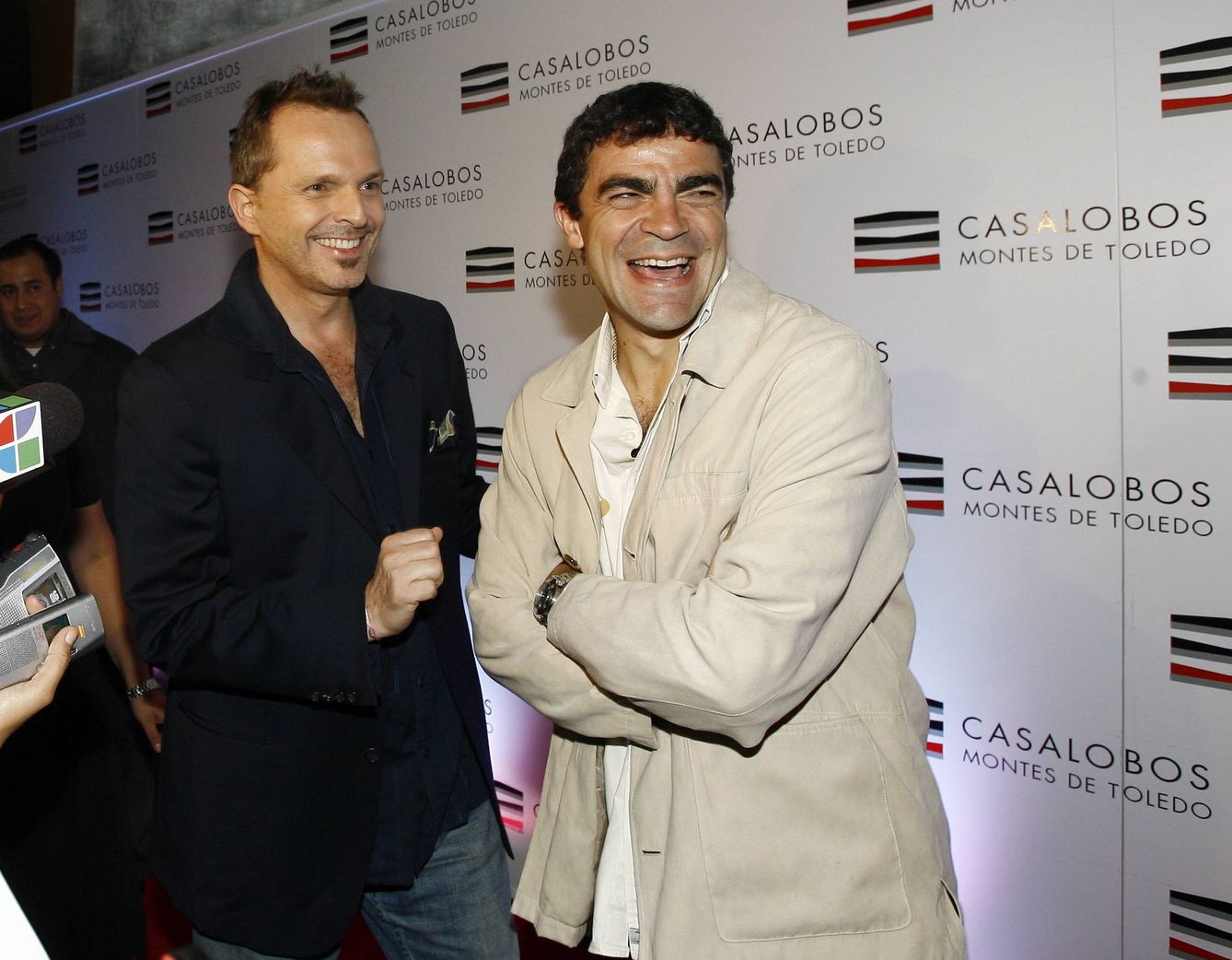 Miguel Bosé y Manolo Sanchís en 2007 cuando empezaron sus aventuras empresariales (Gtres)