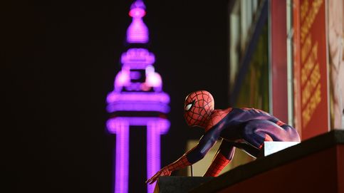 Peluches a la cancha en Serbia y Spiderman en Londres: el día en fotos