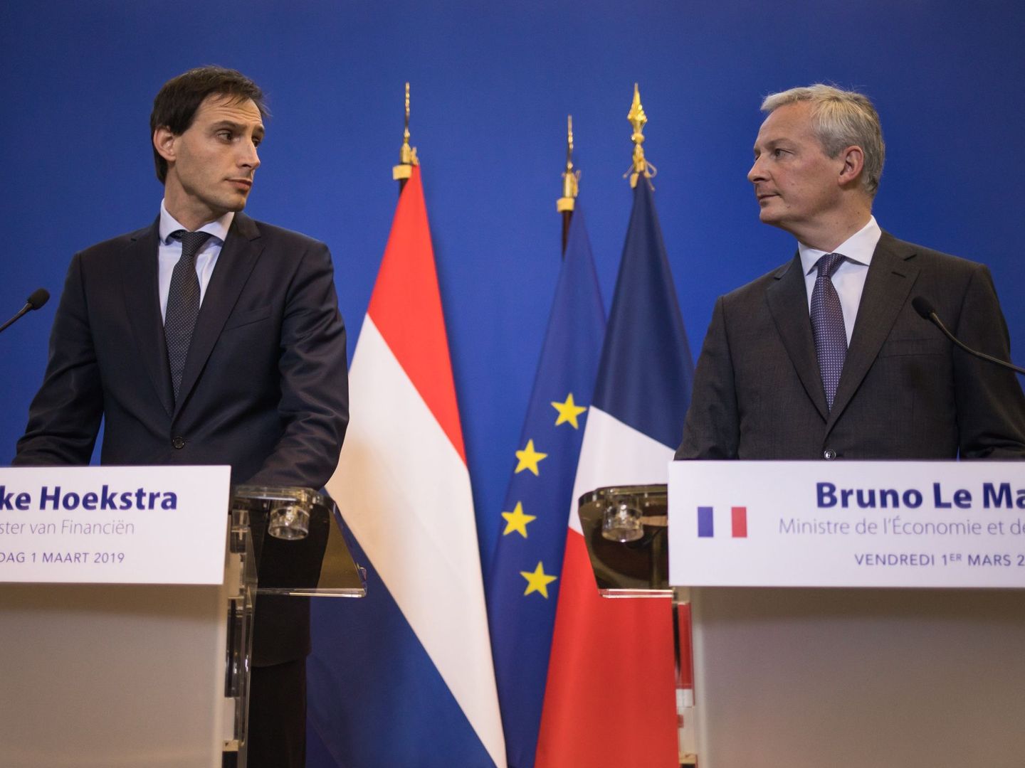 Hoekstra, ministro holandés, junto a su homólogo francés. (Reuters)