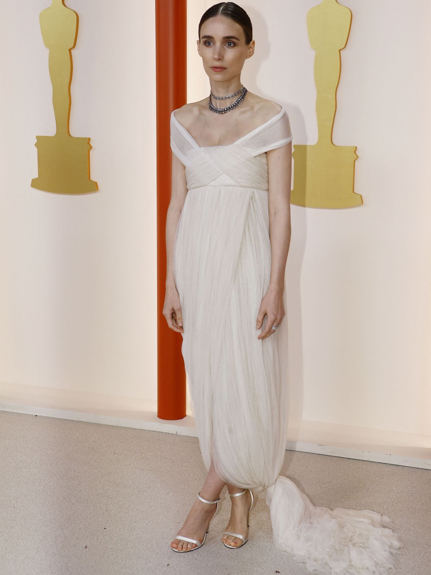 La actriz Rooney Mara, con un diseño vintage de Alexander McQueen. (Reuters)