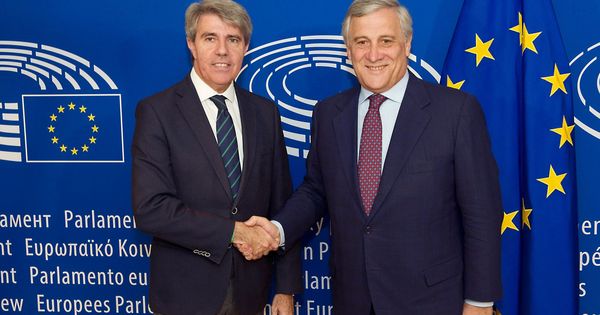 Foto: El presidente madrileño, Ángel Garrido (izquierda), en un reciente viaje a Bruselas. (EFE)