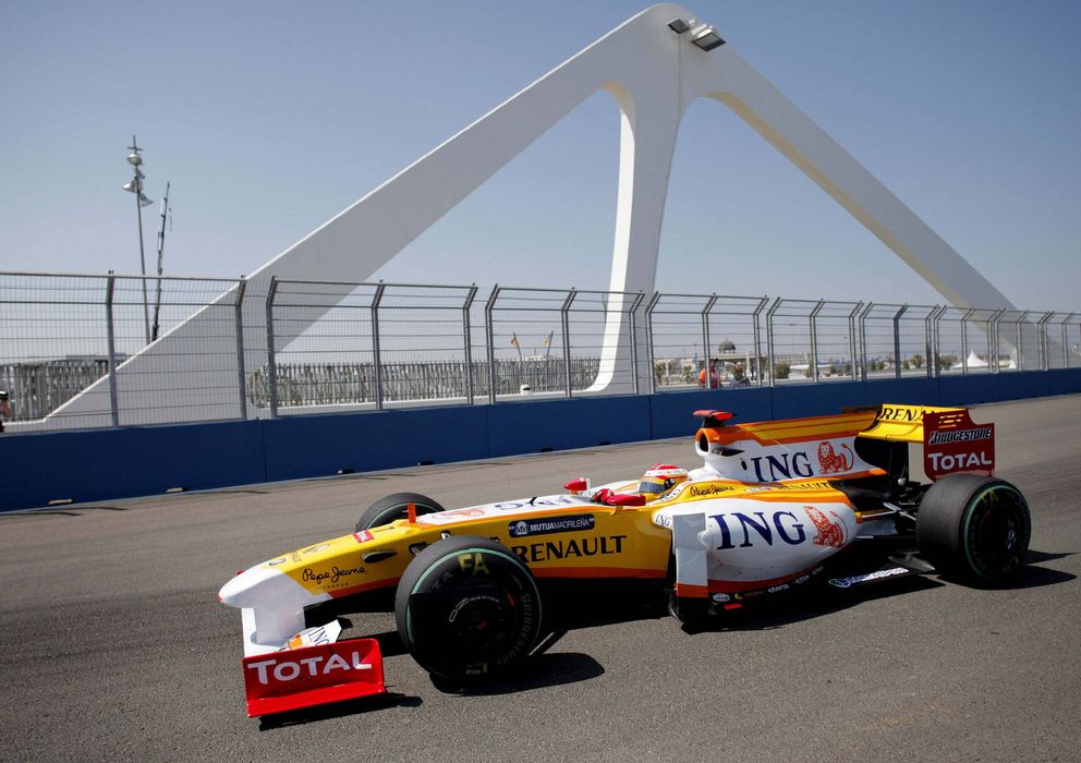 Foto: Fernando Alonso, con su Renault en el Gran Premio de Europa en Valencia en 2009.