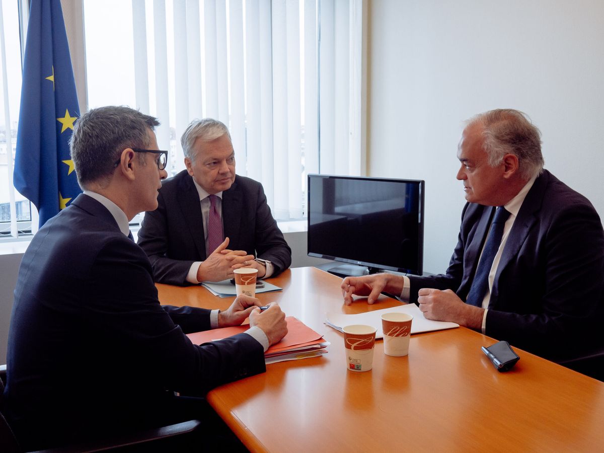 Foto: Imagen de archivo de la última reunión que tuvo Reynders con Félix Bolaños y Esteban González Pons. (Unión Europea/Europa Press)