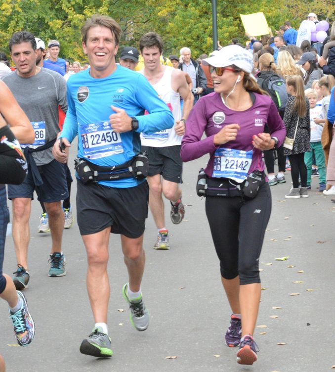 Manuel Díaz 'El Cordobés' y su mujer, Virginia Troconis, durante la Maratón de Nueva York (Cordon Press)
