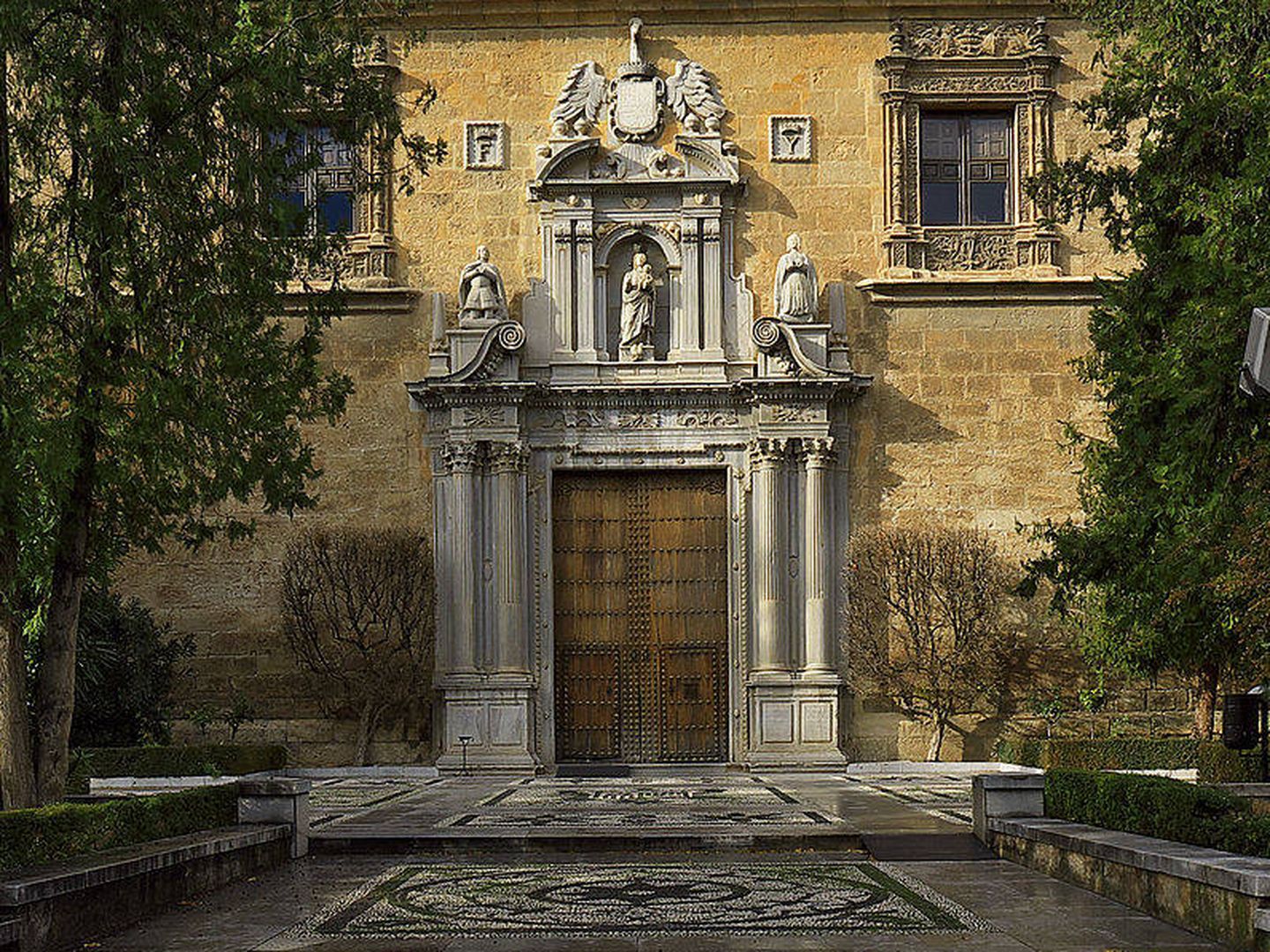 Fachada de la Universidad de Granada. (Wikipedia)