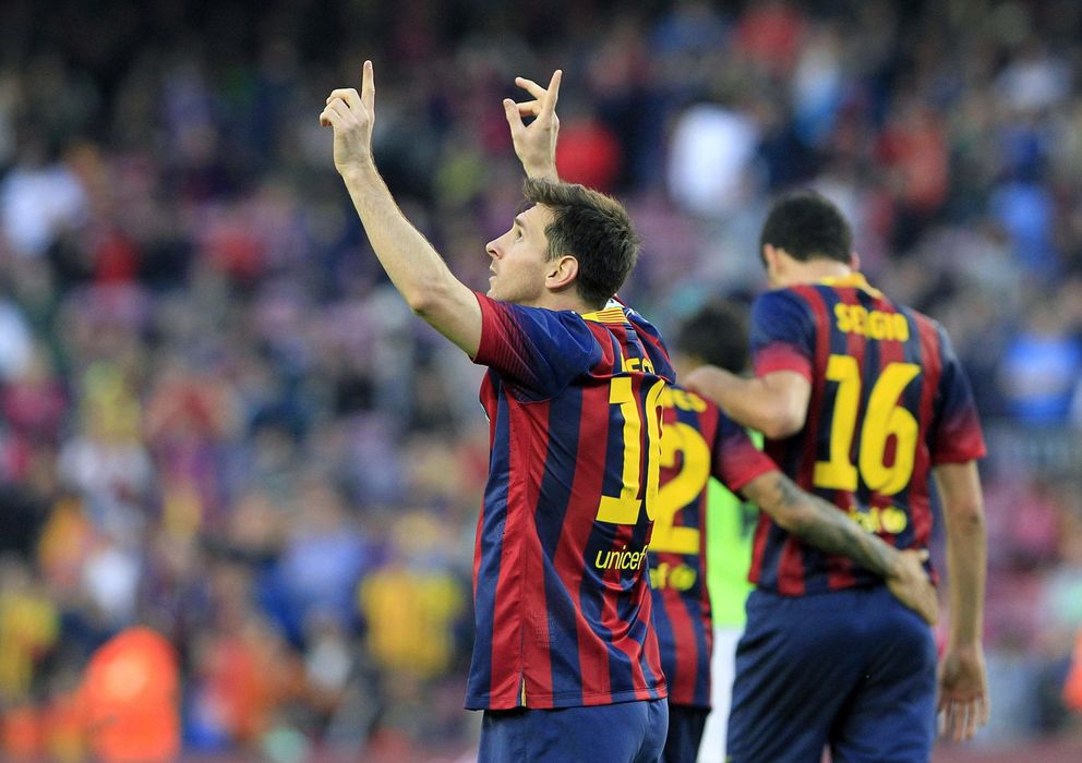 Foto: Messi celebra uno de los tres goles marcados a Osasuna (EFE)