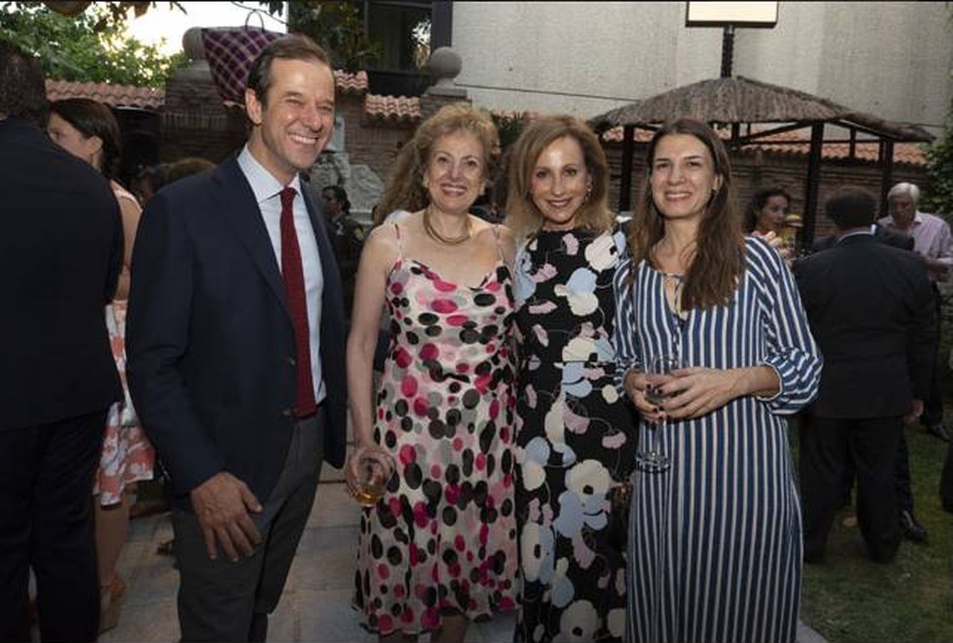 Alejo Morodo (izda) y Catarina Loureiro (dcha), su mujer, en la Embajada de Colombia en julio de 2018. (Embajada de Colombia en España)