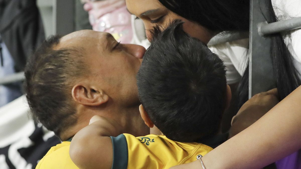 Cuando una estrella del rugby se derrumba abrazando a su hijo: la historia feliz tras una leucemia