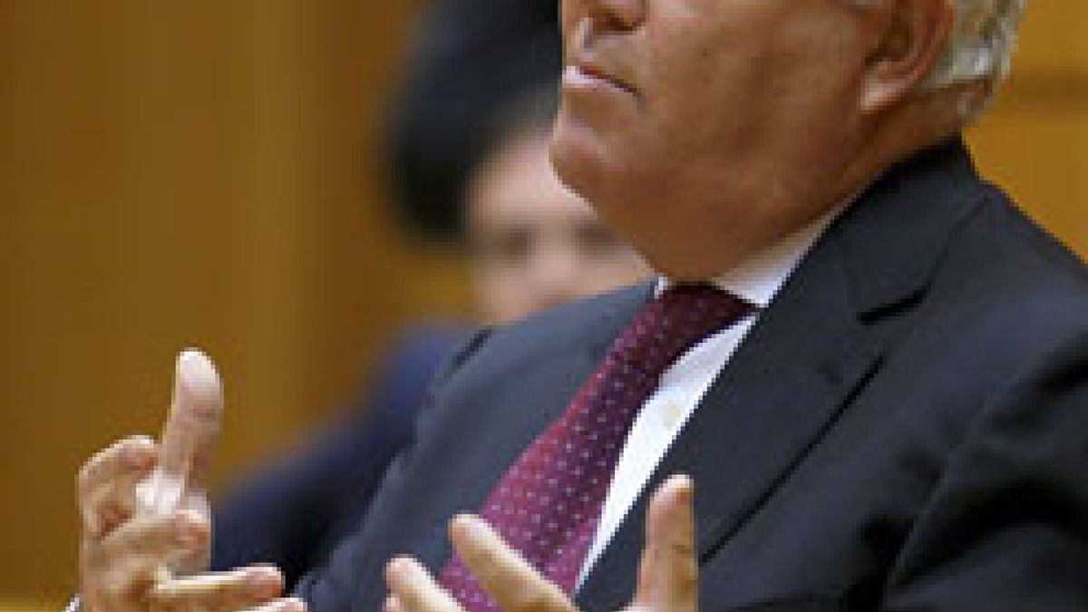 Moratinos calla ante Chávez mientras Interior pide "cooperar" con Venezuela