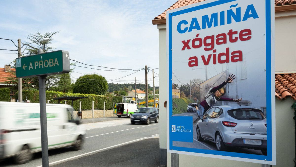 Revolcón a un consistorio gallego por 'atropellar' en un cartel a una 'consellera' 
