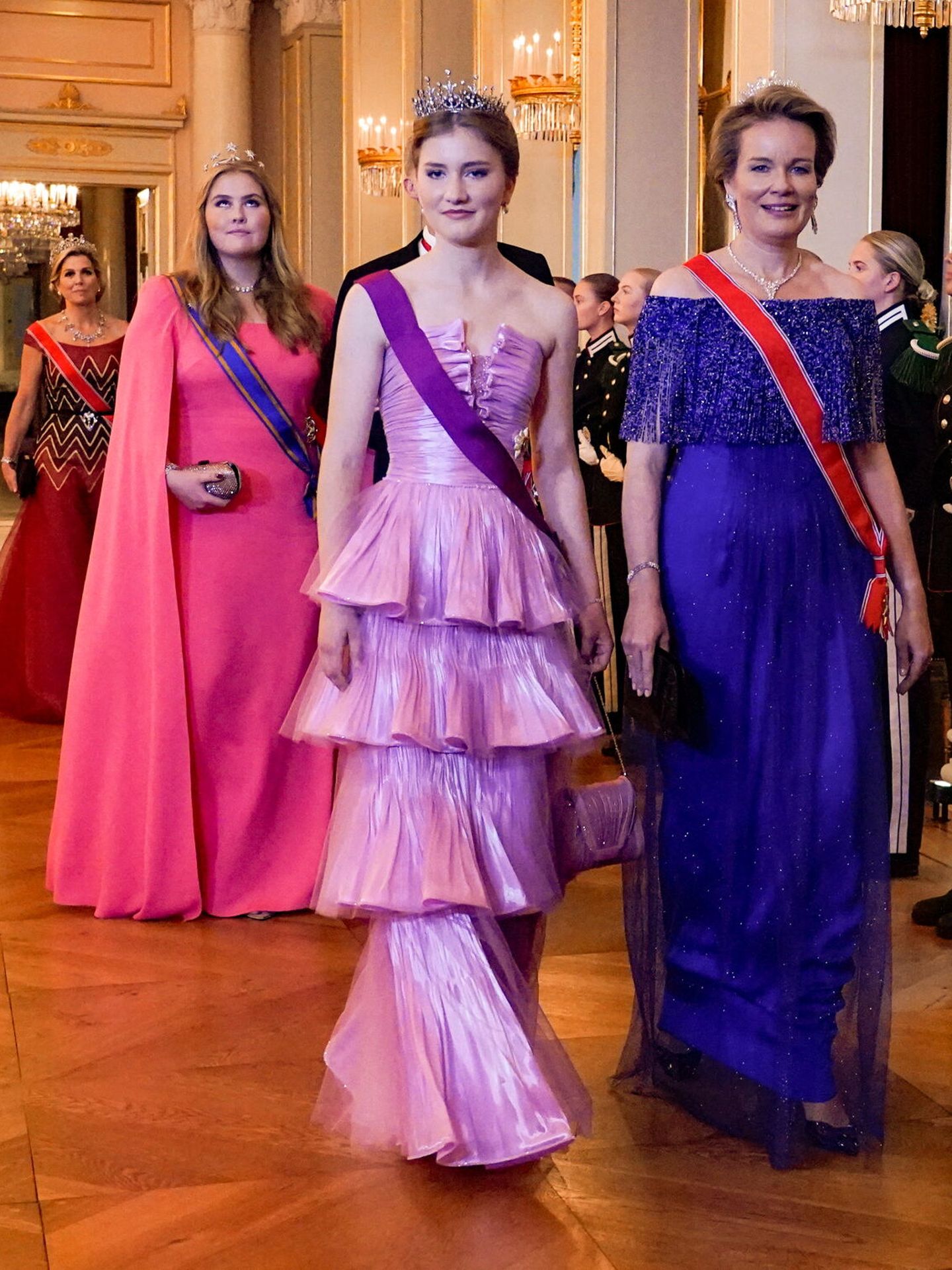 Entrada de la princesa Elisabeth y la reina Matilde de Bélgica. (Reuters)