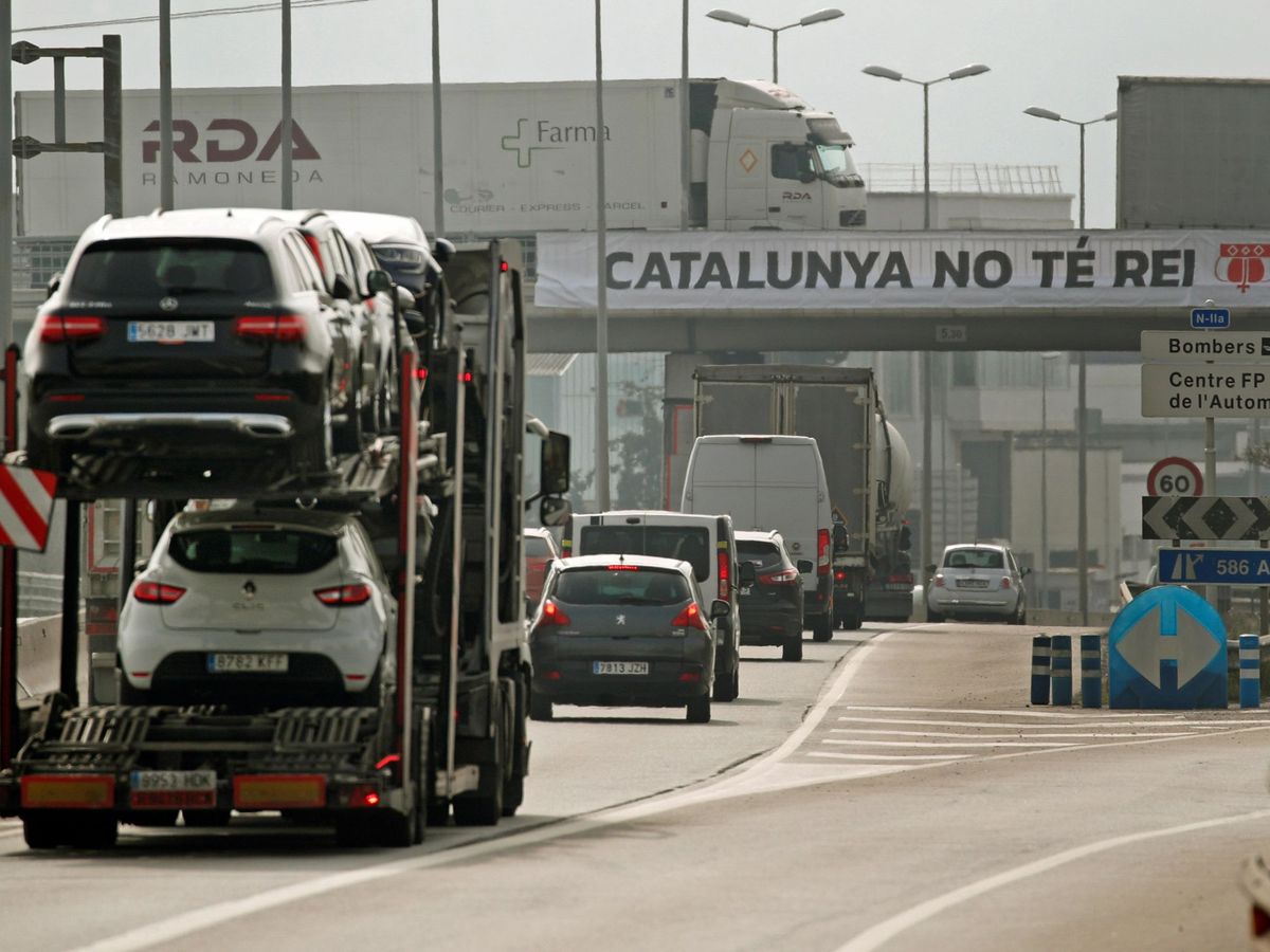 Foto: Uno de los accesos de la planta automovilística de Martorell (Barcelona). (EFE)