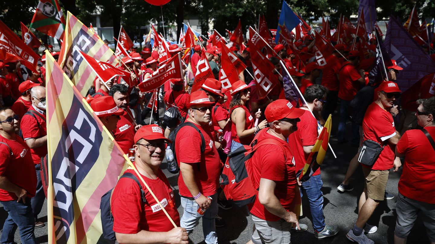 Imagen de una manifestación convocada por los sindicatos pidiendo un pacto de Estado industrial. (EFE)