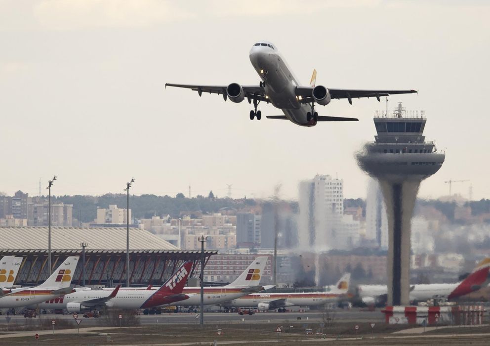 Foto: Un avión despega del aeropuerto Adolfo Suárez Madrid-Barajas. (Reuters)