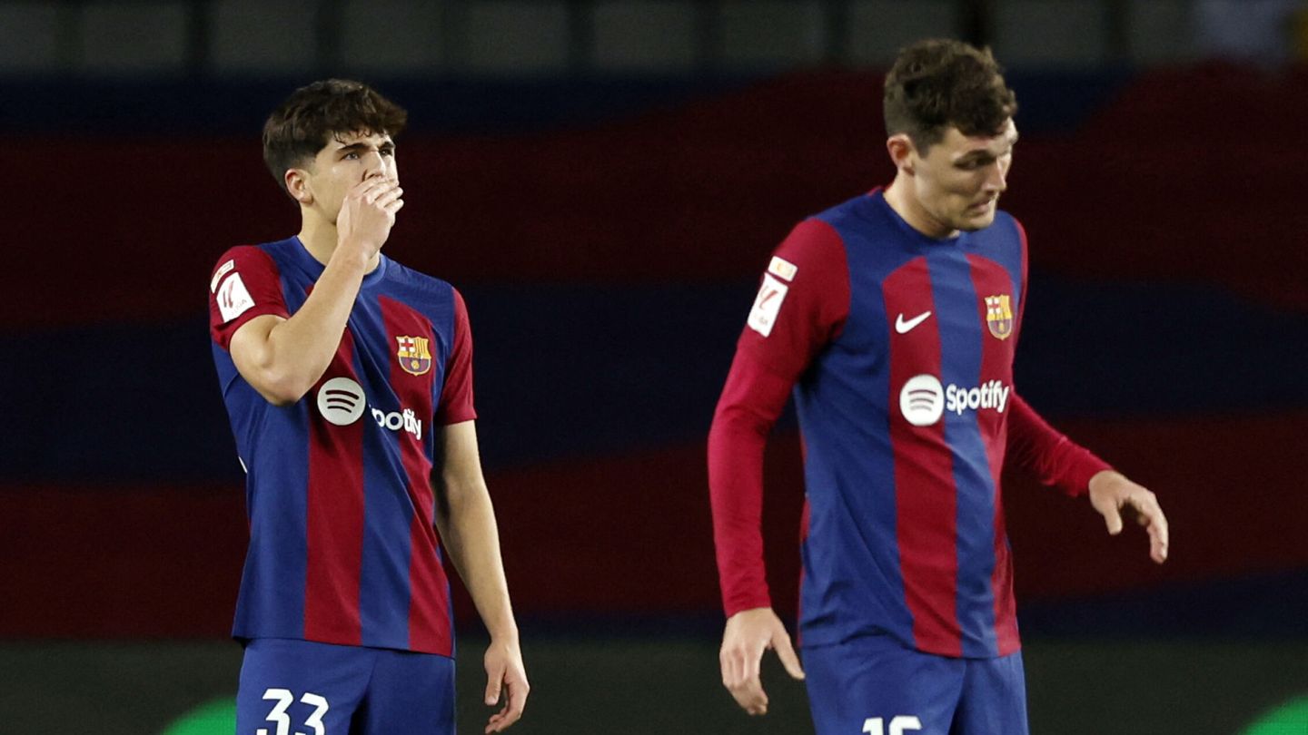 Cubarsí se lamenta tras el gol andaluz. (Reuters/Albert Gea)