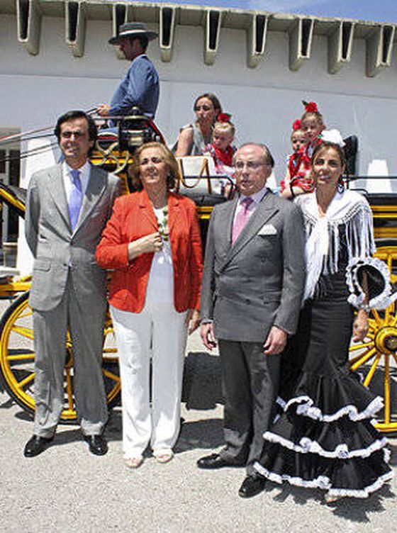 Álvaro Ruiz-Mateos con su mujer, Ana Suárez de Lezo, su difunto padre y su madre