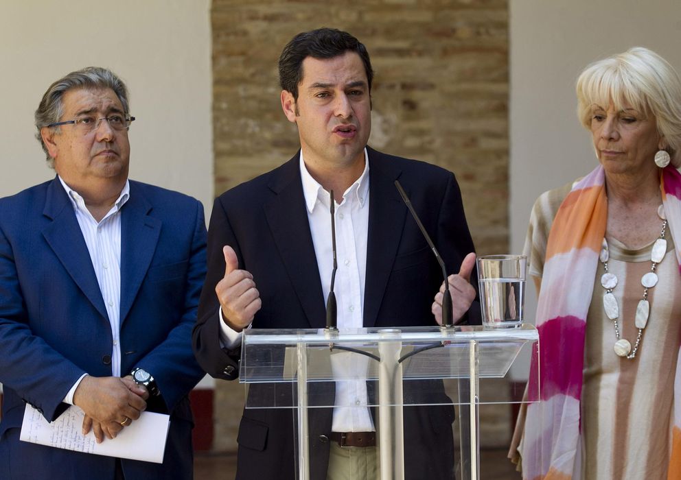 Foto: El presidente del Partido Popular en Andalucía, Juan Manuel Moreno Bonilla (c), el alcalde de Sevilla, Juan Ignacio Zoido (i) y la alcaldesa de Cádiz, Teófila Martínez (d) (Efe)