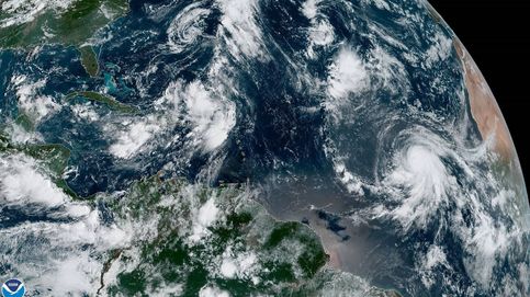 El histórico huracán Lorenzo bordeará España: así va a evolucionar el tiempo 