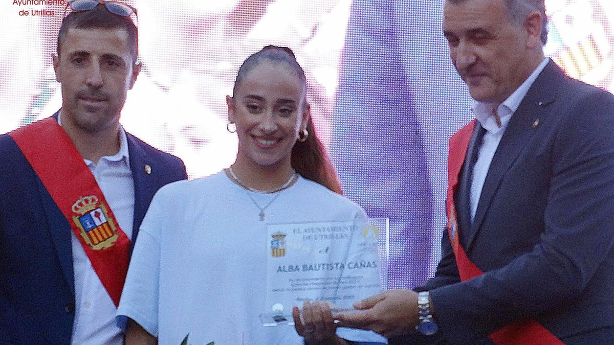 El alcalde de Teruel que llevará en monovolumen a 6 vecinos a París para apoyar a la gimnasta olímpica del pueblo