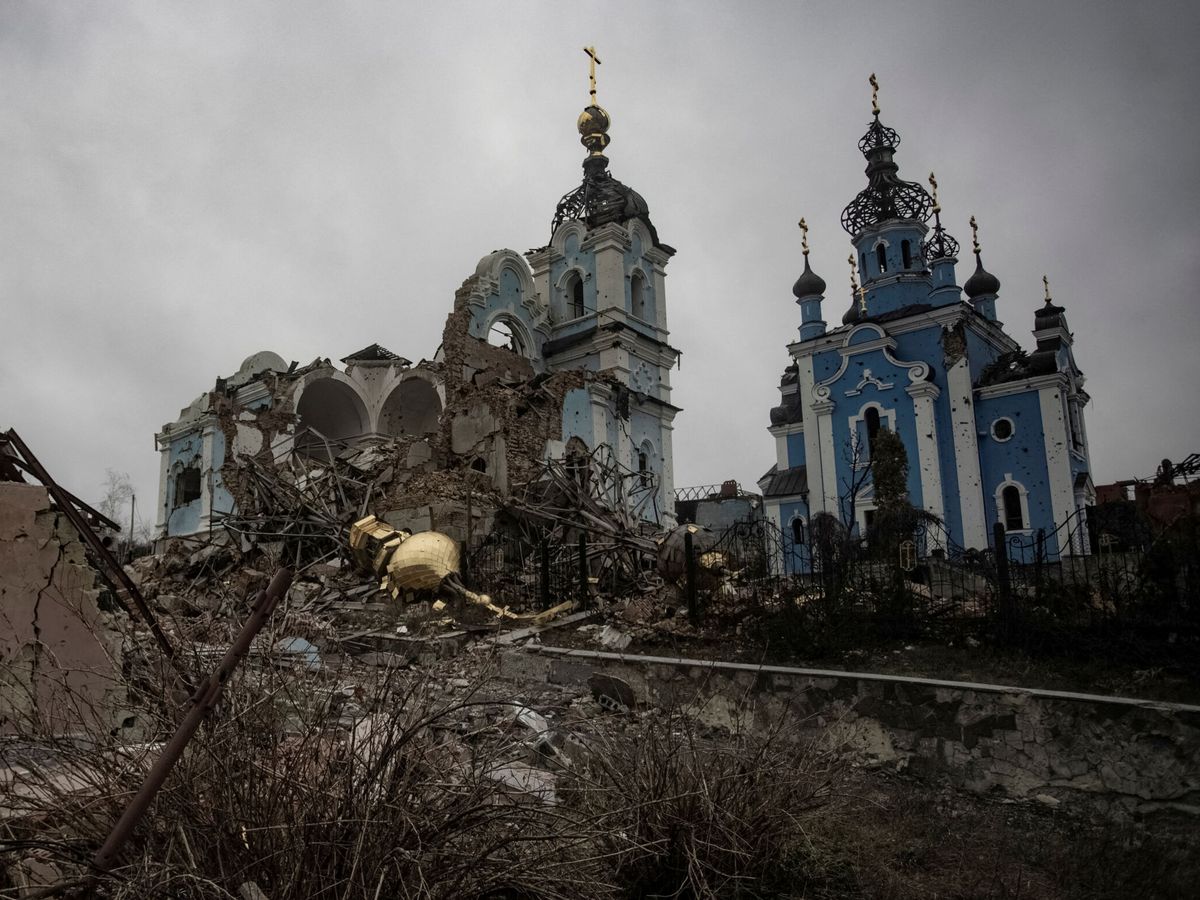 Foto: Una iglesia ortodoxa destruida en Ucrania. (Reuters/Yevhen Titov)