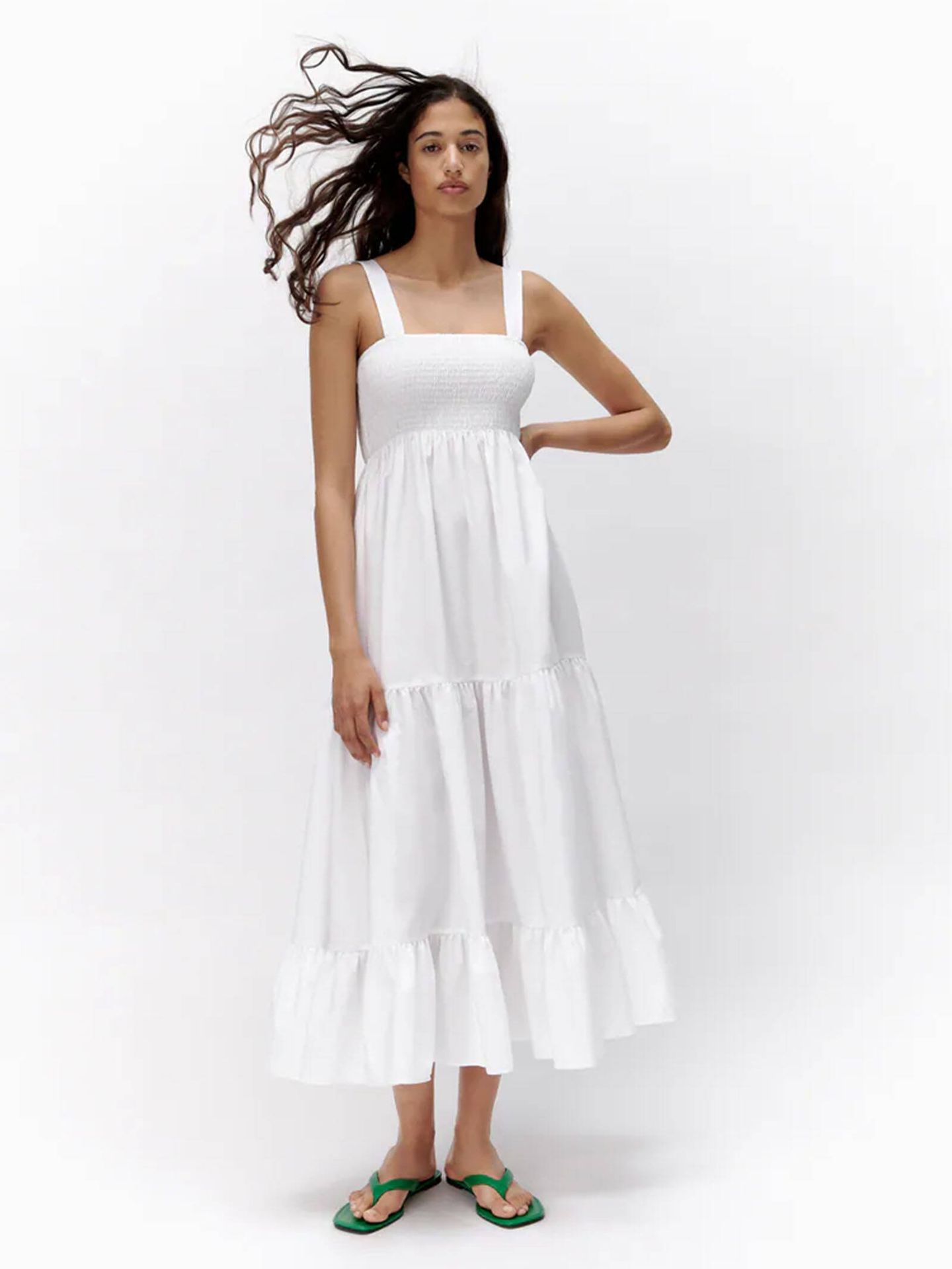 Vestido blanco para ser una novia 'made in Zara'. (Cortesía)