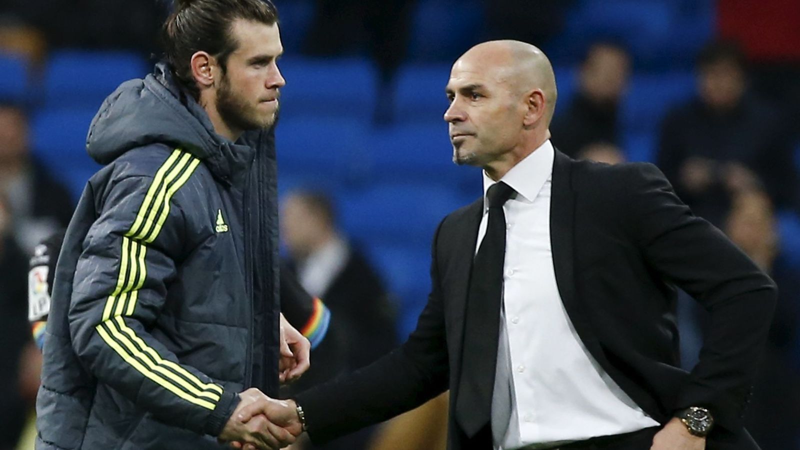 Foto: Paco Jémez saluda a Bale tras el 10-2 del Real Madrid al Rayo. (Reuters)