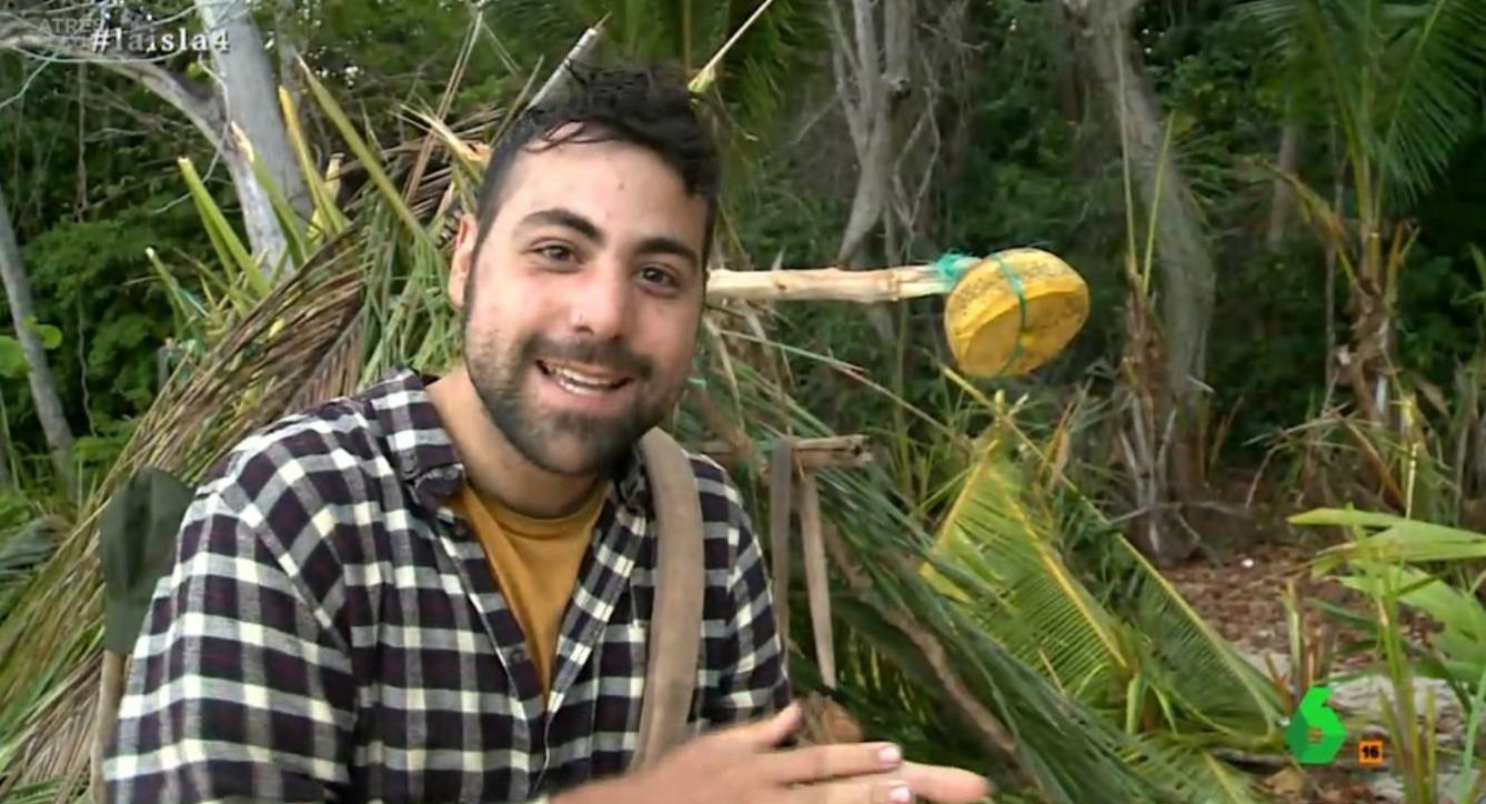 Juanma amanece en 'La isla' cubierto de picaduras de insectos. (Atresmedia TV)