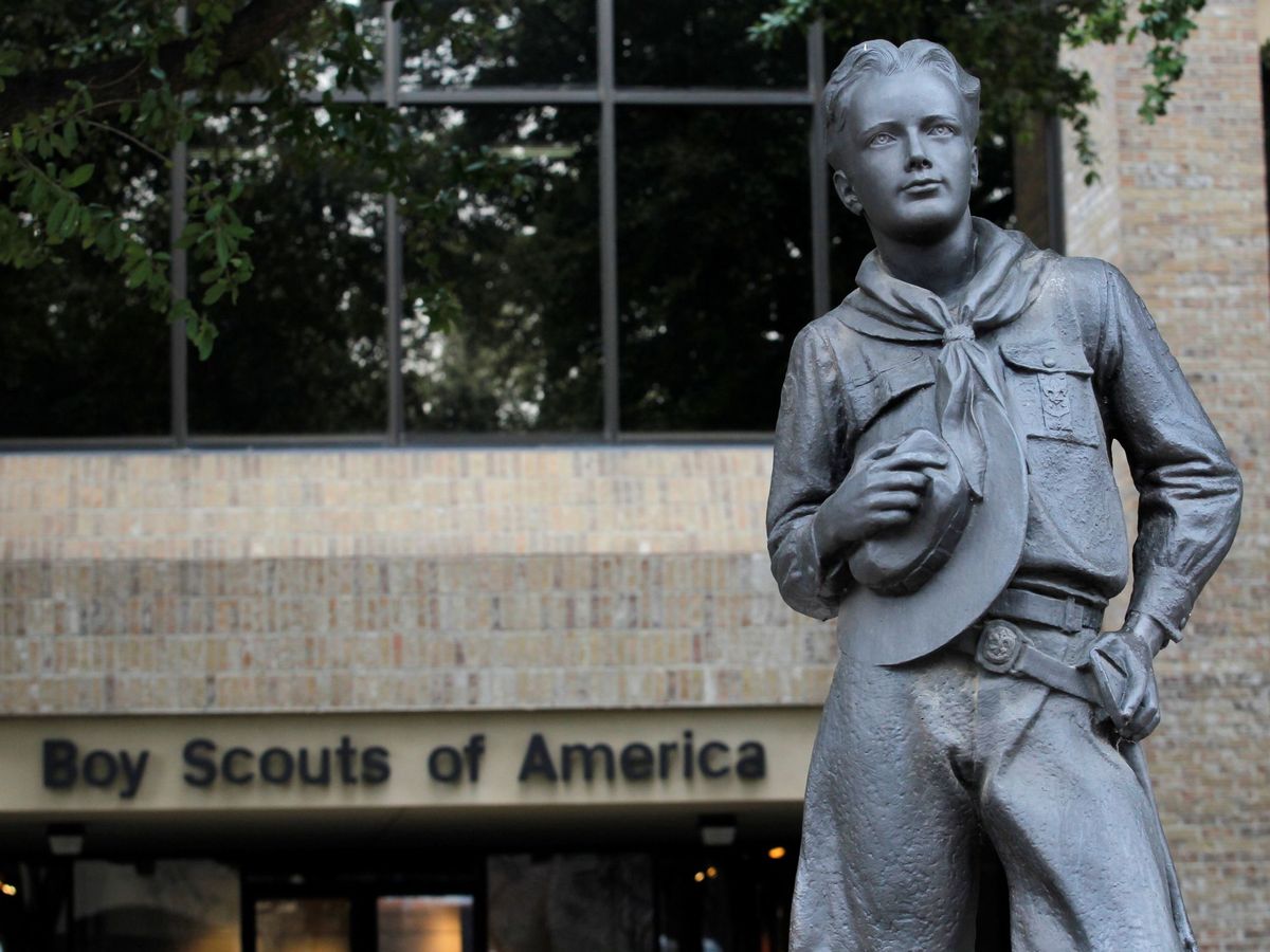 Foto: Estatua de un joven 'scout' en la sede de la organización en Irving, Texas. (Reuters)