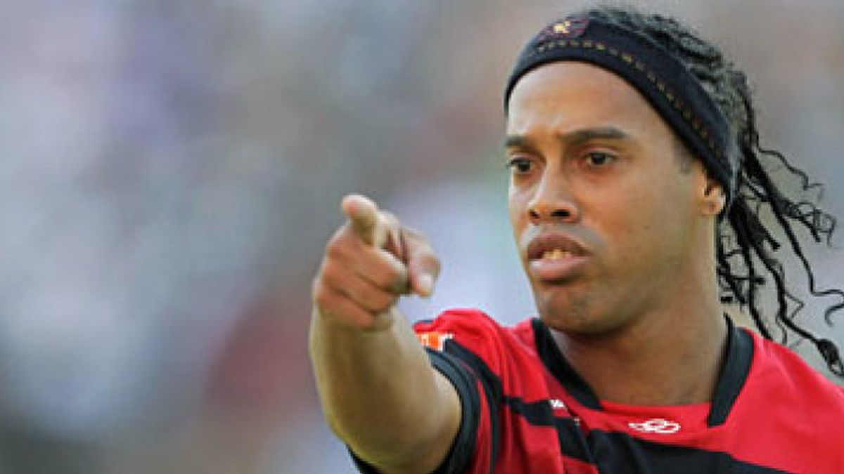El Flamengo crea una línea telefónica para denunciar las juergas de Ronaldinho