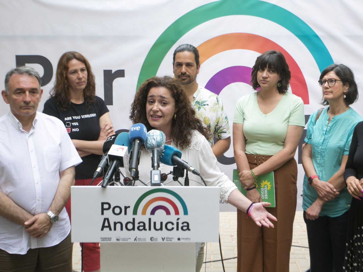 Inma Nieto, en un acto de Por Andalucía en Málaga junto a Enrique Santiago, secretario general del PCE.