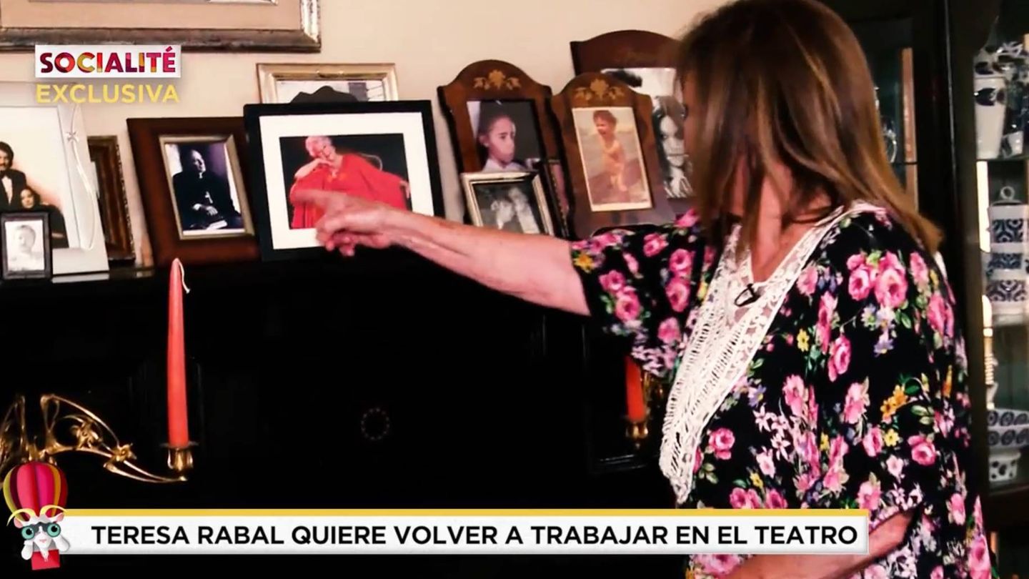 Teresa Rabal en casa de su madre, Asunción Balaguer, en 'Socialité'. (Telecinco)