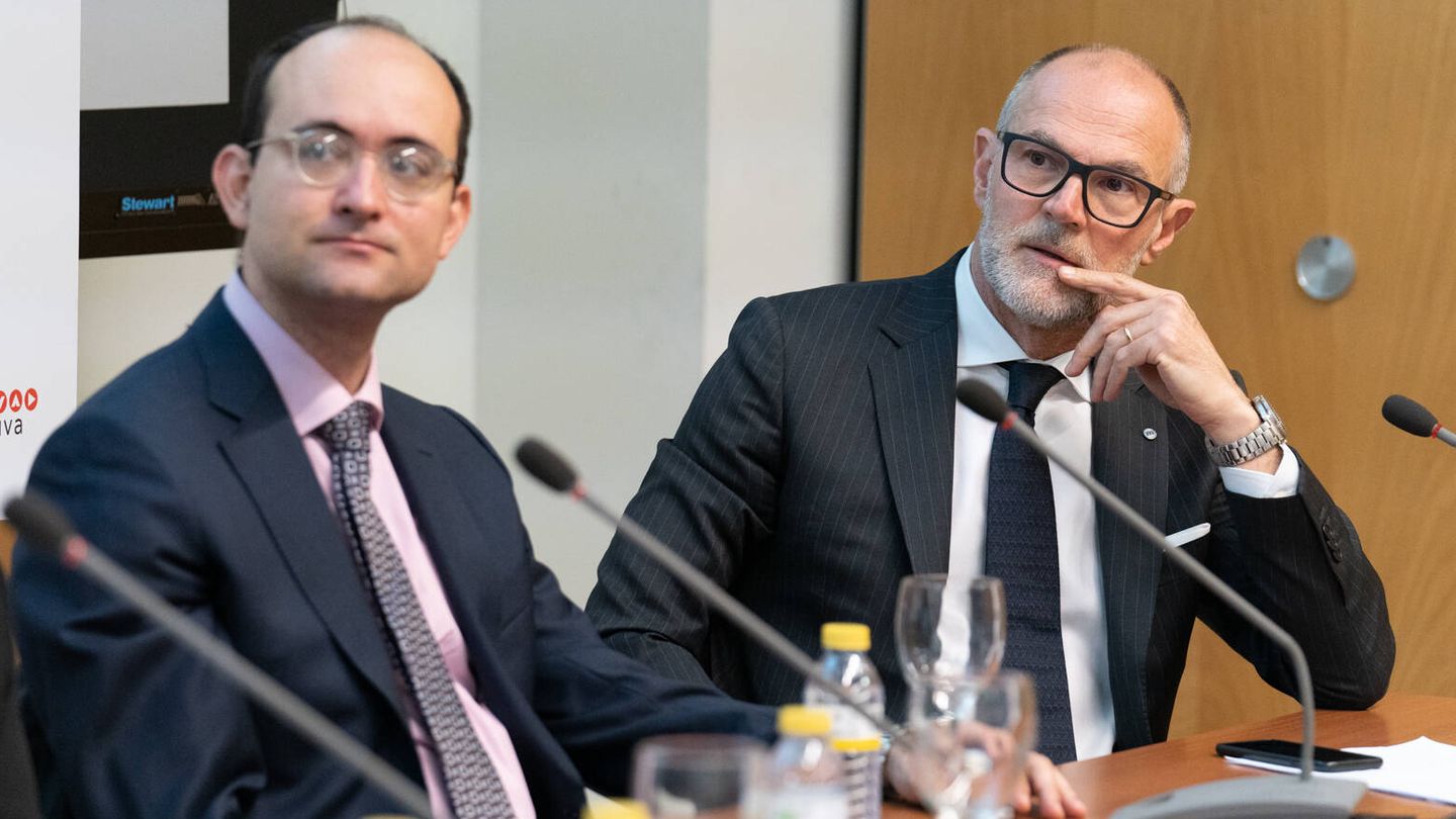 Javier García Arenas, economista de CaixaBank Research, y Mario Rappanello, responsable de Tesorería y Mercado de Valores de Banco Mediolanum.