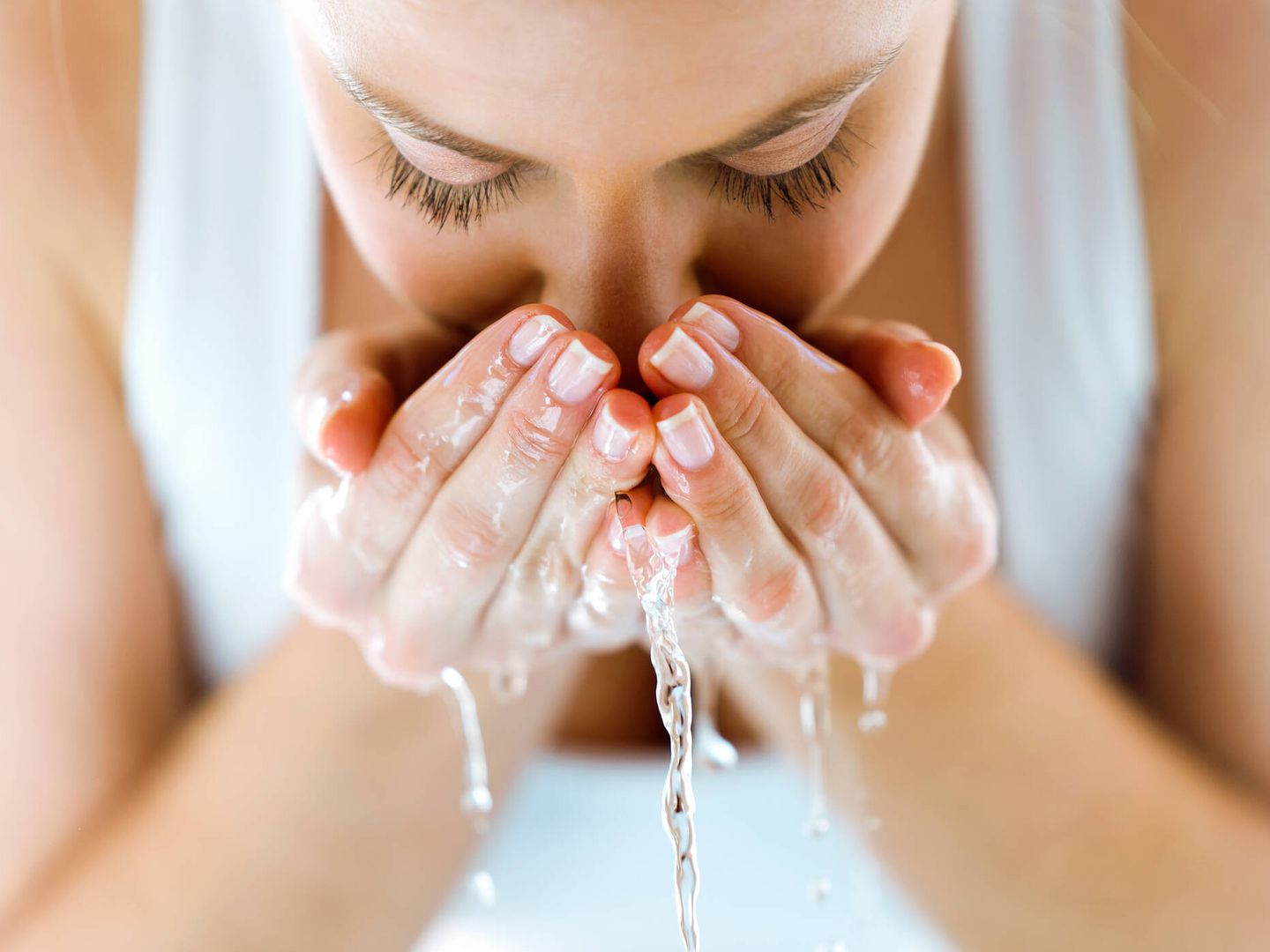 Lavarse la cara a medianoche, un ritual común por San Juan (iStock)
