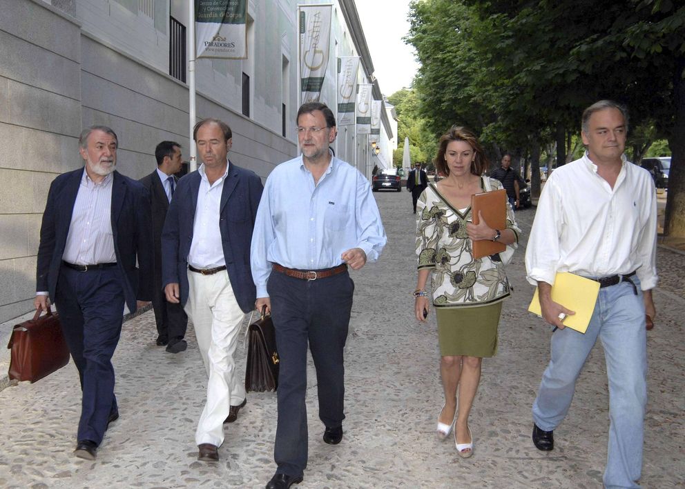 M. Oreja, G. Escudero, Rajoy, Cospedal y González Pons, en La Granja, en 2009. (Efe)