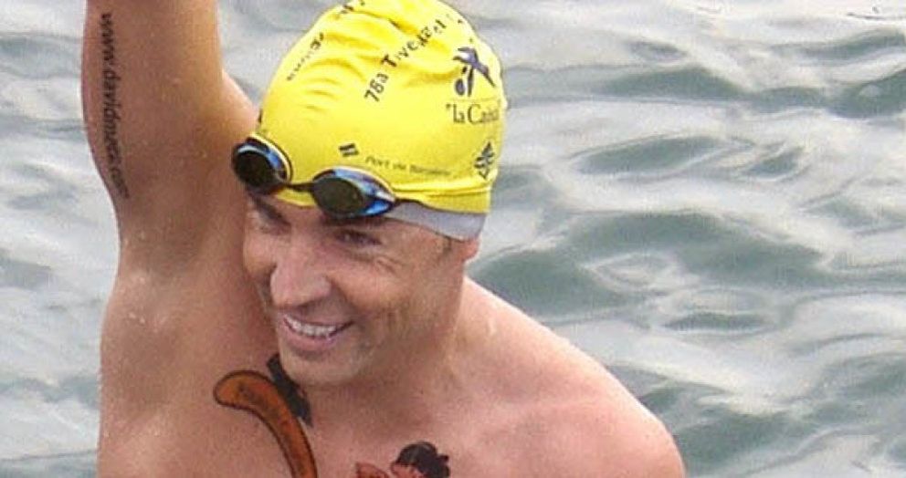 Foto: David Meca bate el récord en la travesía a nado del Puerto de Barcelona